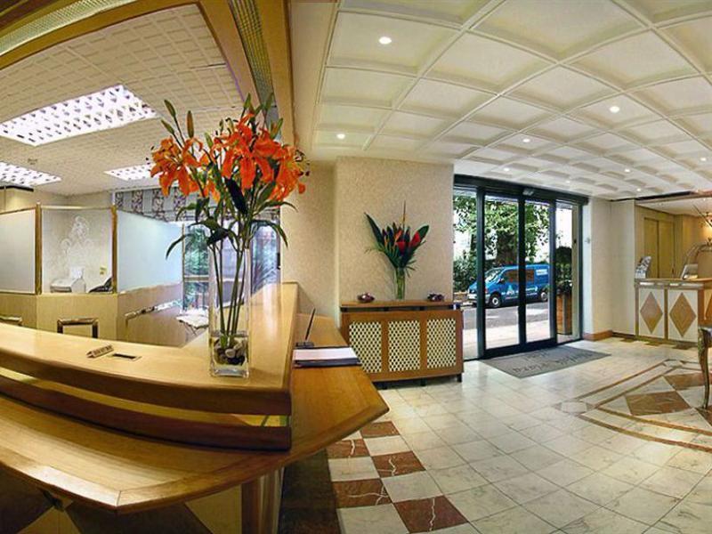 Norfolk Plaza Hotel Лондон Экстерьер фото