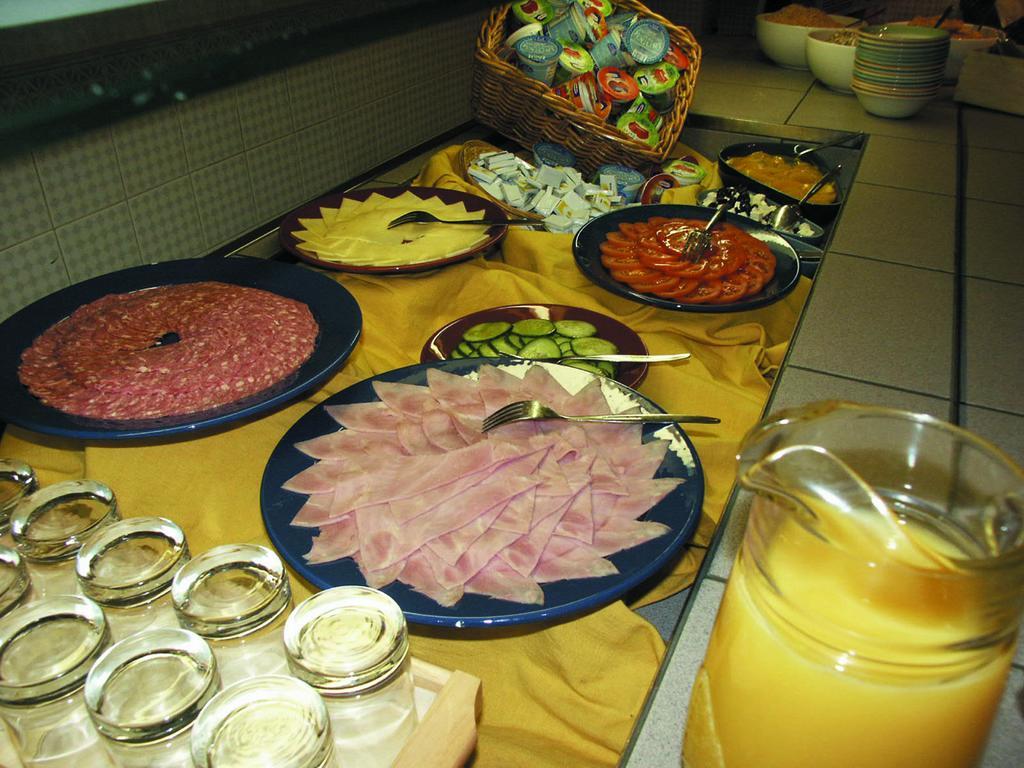 Norfolk Plaza Hotel Лондон Экстерьер фото
