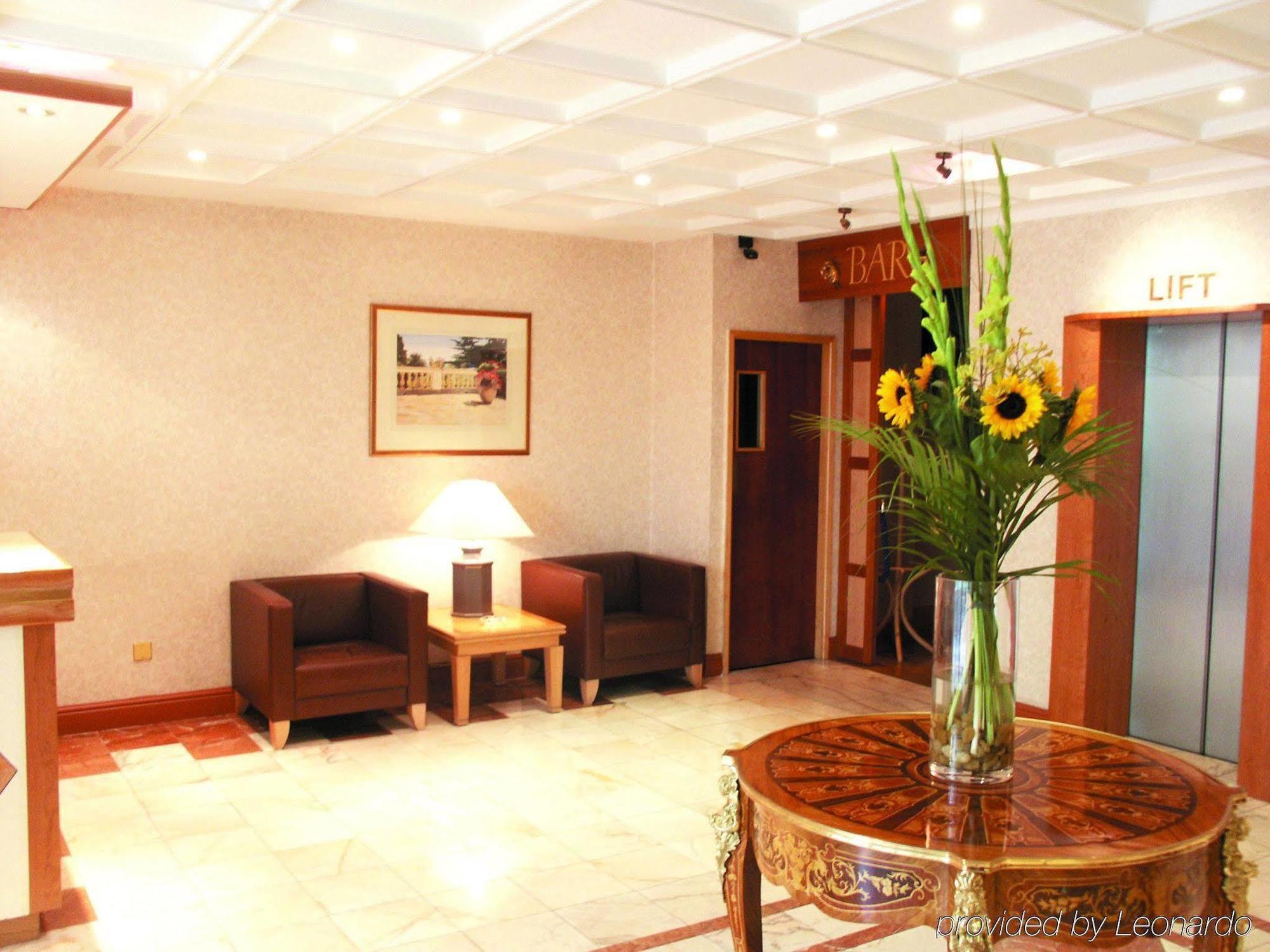 Norfolk Plaza Hotel Лондон Интерьер фото